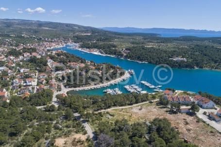 Brač Milna prodaja građ. zemljište 3950 m2 prvi red uz more