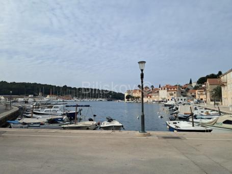 Brač, Milna, prodaja kamena kuća, centar, 50m od mora