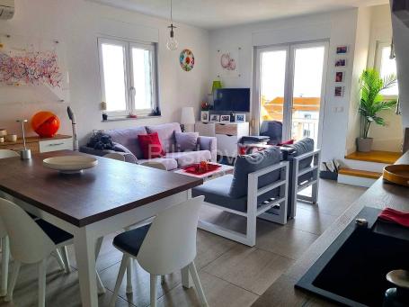 Prodaja, Stan, 87m2 , Okrug Gornji