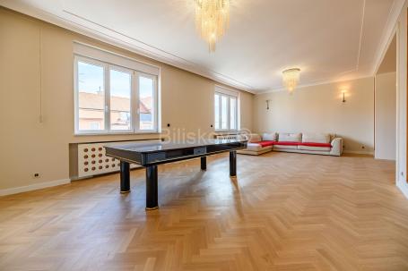 Najam, Zagreb, četverosoban stan, Trg bana Jelačića
