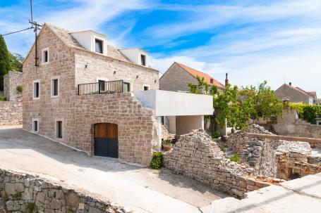 Brač, prodaja, jedinstvena kuća podređena užitku