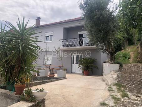 Prodaja, o. Ugljan, Kali, samotojeća kuća, parking, blizina plaže