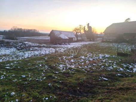 Prodaja, Pisarovina, imanje sa gospodarskim zgradama
