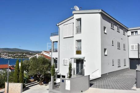 Okrug Gornji, apartmanska kuća s otvorenim pogledom