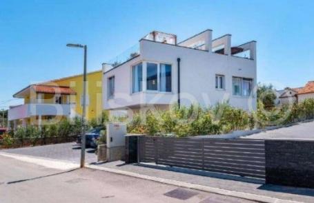 Novoizgrađena luksuzna vila u Okrugu Gornjem, prodaja