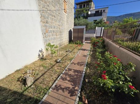 Prodaja, K. Lukšić, centar, kamena kuća cca. 71m2, vrt