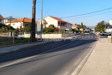 Prodaja, Trogir, centar, dvojna kuća na 2 etaže, okućnica