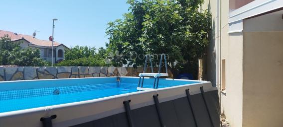 GRAD KRK - APARTMAN S VELIKOM OKUĆNICOM