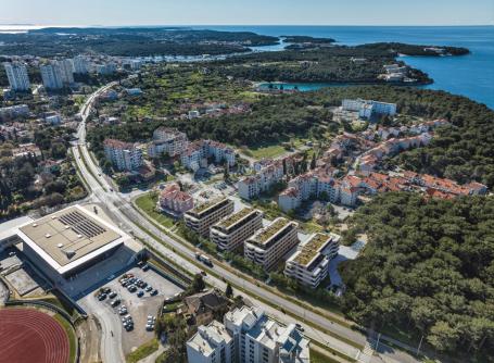 STAN S VELIKOM KROVNOM TERASOM! (Z4-S32)