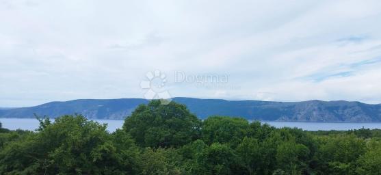 GRAD KRK-OKOLICA-GRAĐEVINSKI TEREN S POGLEDOM NA MORE