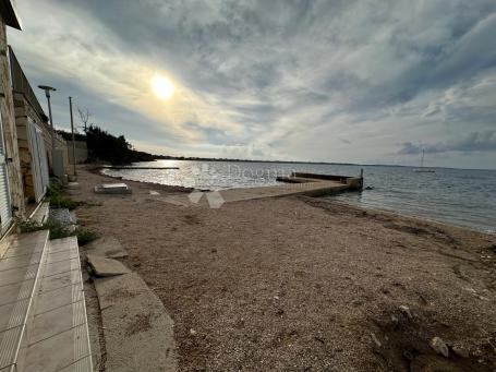 ZUKVE KUĆA SA 3 APARTMANA  *PRILIKA!!!*