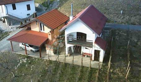Dvije vikendice sa vinogradom na brijegu iznad Krapine!