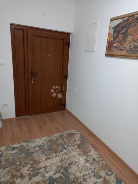 Vrbovsko, stan sa garažom i konobom