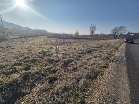 Poljoprivredno zemljište 623m² na tranzitnoj lokaciji