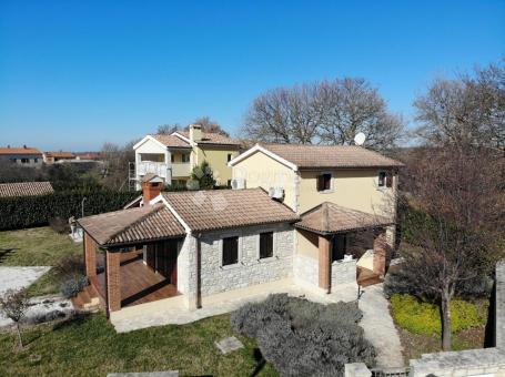 Poreč okolica, šarmantna istarska kamena kuća s bazenom