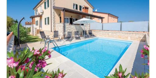 Atraktivna dvojna kuća 300 metara od mora, Umag okolica