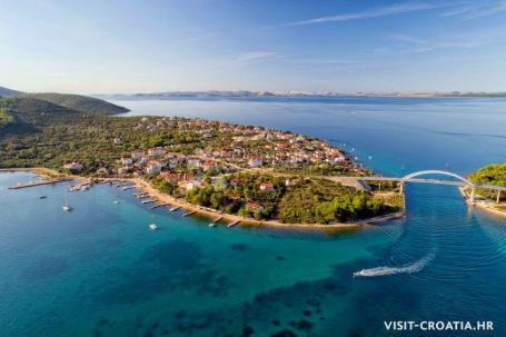 Prostrano zemljište 1122 m² u Ždrelcu, Ugljan – Idealno za gradnju!