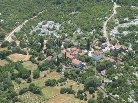 Smokovljani-Rudine, građevinsko zemljište, 6,5km od mora. 