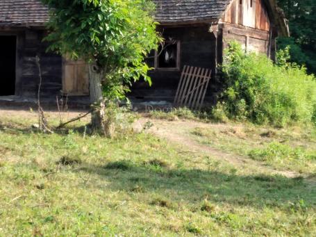 Blatuša -  11.2Ha - potok, konji !!!