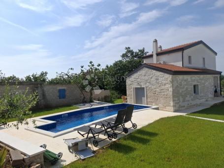 POREČ - Samostojeća vila na mirnoj lokaciji