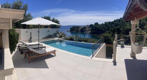 Brač, Sumartin, prekrasna villa, prvi red do mora