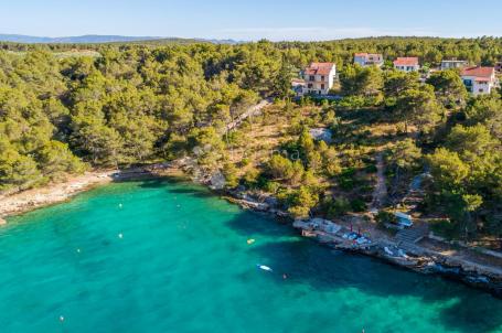 Kuća u prekrasnoj uvali- Milna, Brač