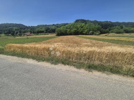 Poljoprivredno zemljište 1.755m² nadomak Sv. Križa Začretja!
