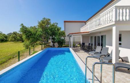 Banjol-Dvojna mediteranska vila s pogledom na more i bazenima