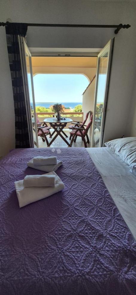ODLIČNA APARTMANSKA KUĆA U MANDRAMA