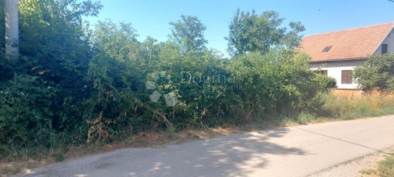 Zemljište s potencijalom u Ceriću – 1868 m²