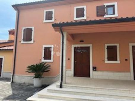 Dvoetažna kuća s bazenom i dva parkirna mjesta, KAŠTEL, ISTRA