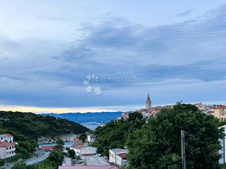 VRBNIK - NA PRODAJU JE VELIKI INVESTICIJSKI TEREN