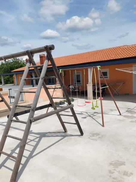 Kuća za odmor s bazenom -Tinjan