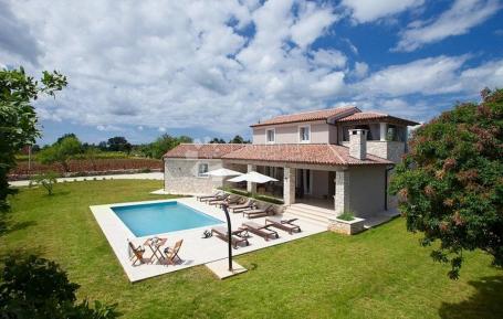 Prekrasna istarska villa s prostranom okućnicom