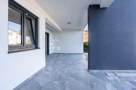 ČIŽIĆI APARTMAN U PRIZEMLJU S OKUĆNICOM