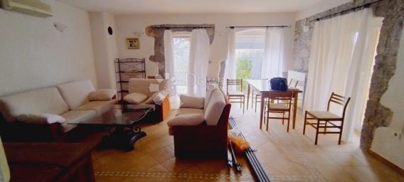 APARTMAN OKOLICA GRADA KRKA - VISOKO PRIZEMLJE