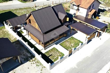 Kuća 122m2 na placu 303m2, Lugovi - Kolašin