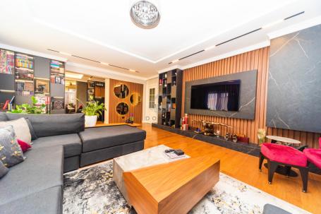 Luksuzan penthouse 195m2 + garaža, Pobrežje - Podgorica
