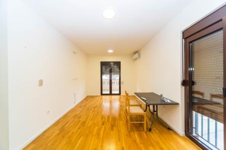 Jednosoban stan 45m2 + parking, Zabjelo - Podgorica