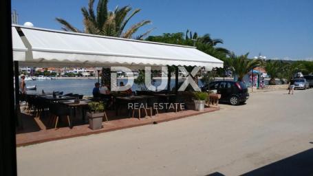 BIBINJE, ZADAR - TOP LOKACIJA! Uhodani restoran s apartmanima 1. red do mora