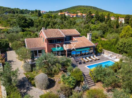 ZADAR, VELI IŽ - Komad raja s privatnim pristupom plaži!