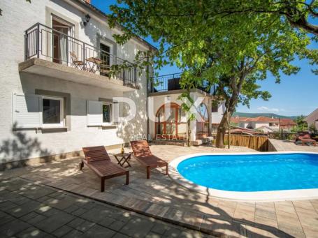 OTOK KRK, KORNIĆ- kuća, 250 m2, bazen, okućnica, idealna za turističku djelatnost, TOP PRILIKA!!!