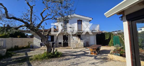 ISTRA, UMAG - Obnovljena kamena kuća s čak 4 jedinice, samo 200 m od mora!