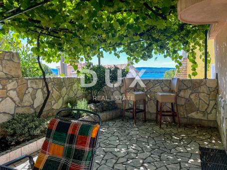 CRIKVENICA, DRAMALJ - kuća 115 m2 sa dva apartmana blizu mora, sniženo, prilika!!!