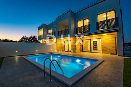 VODICE - vila sa bazenom 