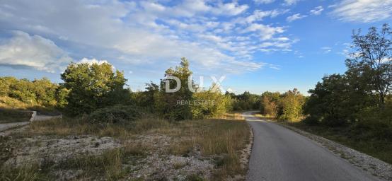 ISTRA, GRAČIŠĆE - Poljoprivredno zemljište s asfaltiranim prilazom