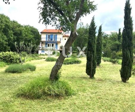 RIJEKA, HRELJIN - samostojeća kuća s pogledom na more i velikom okućnicom - prilika!