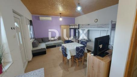 RIJEKA, KUKULJANOVO- samostojeći objekt (kućica) 30 m2, najam za 4 osobe, 250 EUR po osobi