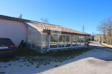 Marčana, okolica, kuća s prostranom okućnicom