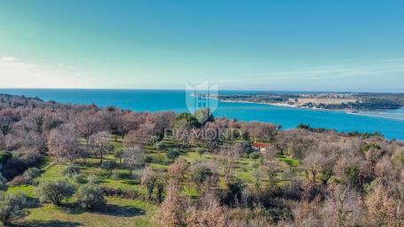 Predivno zemljiste s panoramskim pogledom na more